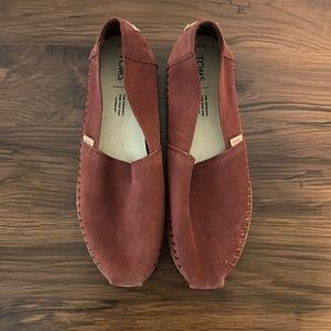 Tom’s, W 8.5, dark red suede shoe. Worn twice